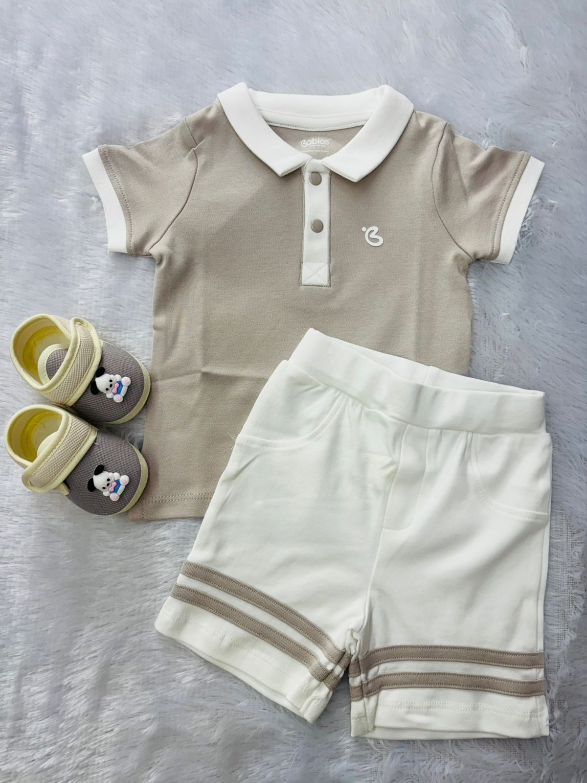 short sleeve t shirts and trousers